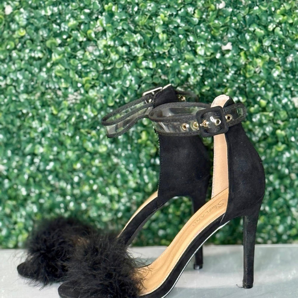 Elegant Black Heels with Fur Detail